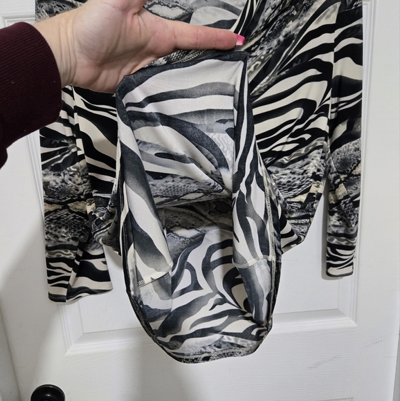 STRAZZI Animal Print Blouse Women's Size 1X Silky Lightweight 3/4 Sleeve - Picture 9 of 13